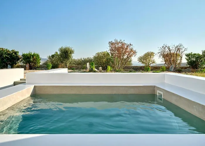 Cozy Hideaway With Private Jacuzzi